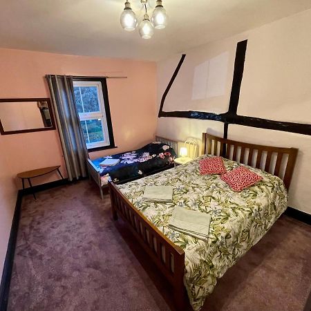 Cathedral View Villa Gloucester Bagian luar foto