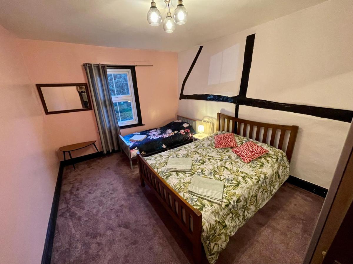 Cathedral View Villa Gloucester Bagian luar foto